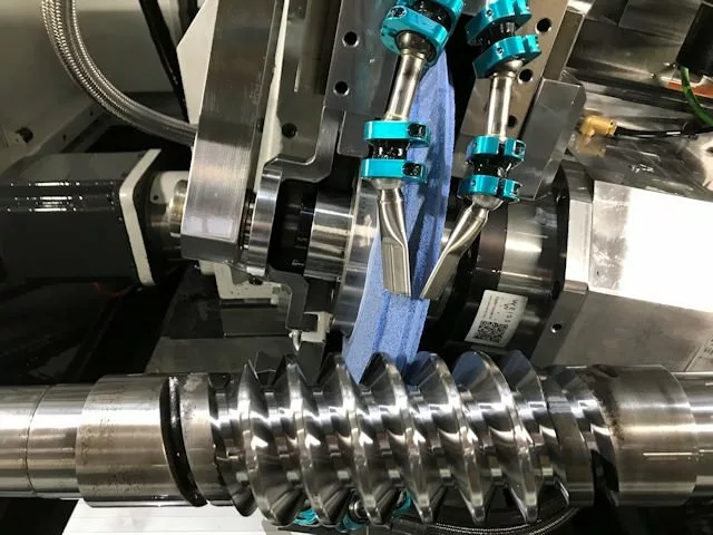 Introducing the Next Level of Versatility: PTG Holroyd’s New Worm and Gear Grinding Center